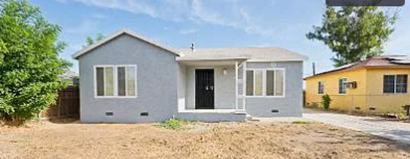 408 Wilkins St in Bakersfield, CA - Building Photo