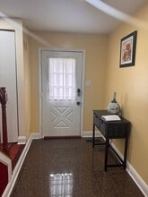 14919 Dinsdale Dr in Silver Spring, MD - Foto de edificio - Building Photo