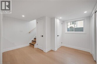 1339 Augustine Dr in Burlington, ON - Building Photo - Building Photo