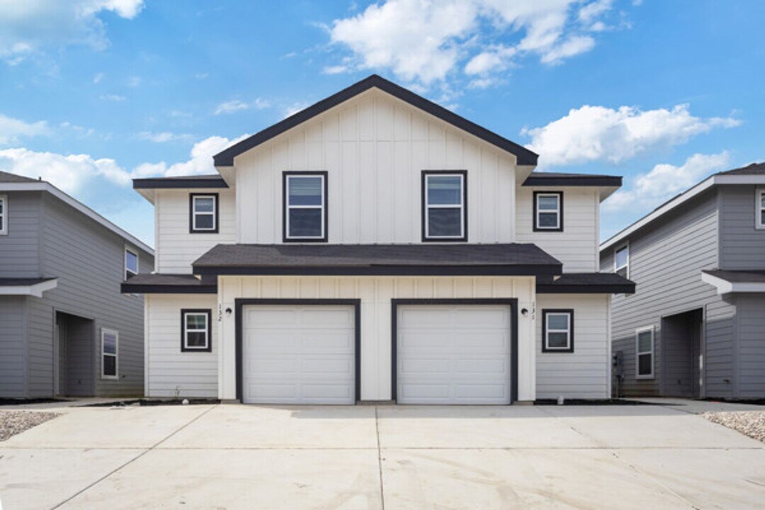 8911 FM1560 in San Antonio, TX - Building Photo