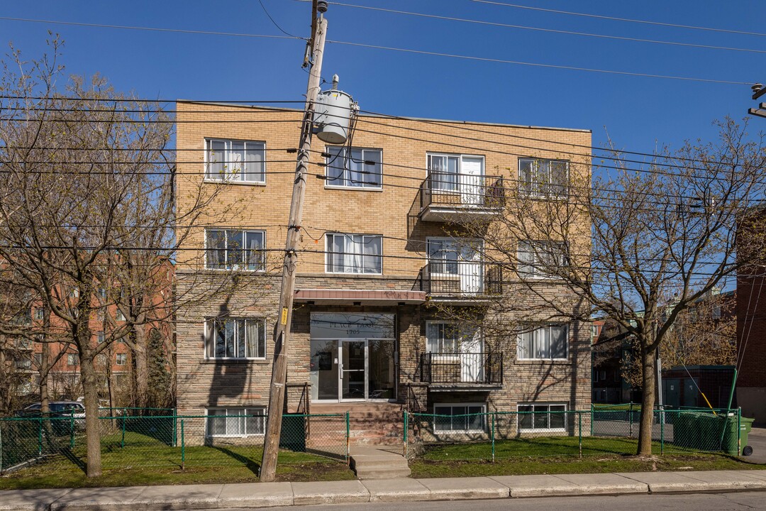 1705 Tassé Rue in St. Laurent, QC - Building Photo