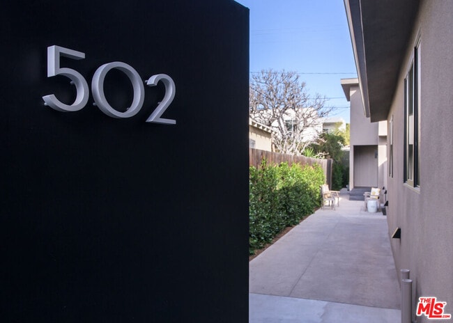 502 Huntley Dr in West Hollywood, CA - Building Photo - Building Photo