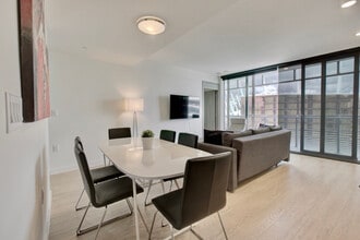 32 Smithe St in Vancouver, BC - Building Photo - Building Photo