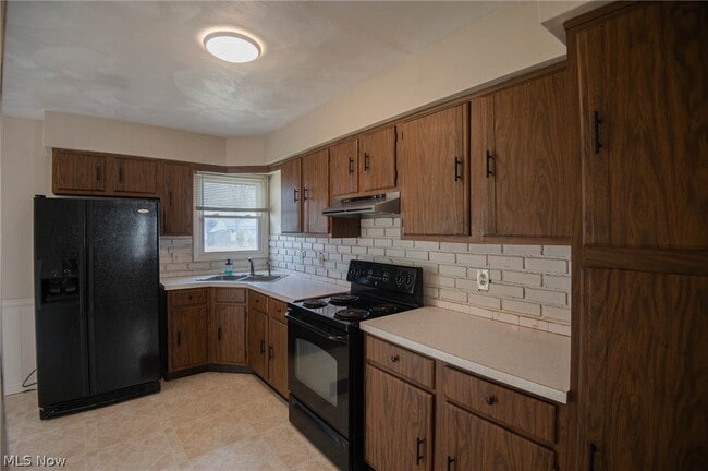 3945 S Schenley Ave in Youngstown, OH - Building Photo - Building Photo