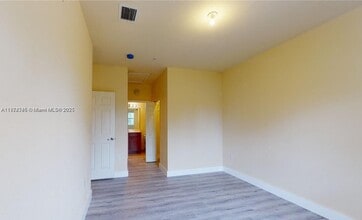 8960 NW 97th Ave in Doral, FL - Building Photo - Building Photo