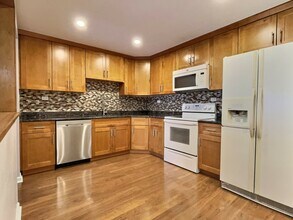 350 Plum Creek Dr in Wheeling, IL - Building Photo - Building Photo