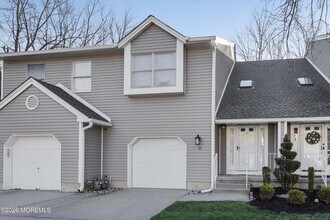 33 Essex Dr in Little Silver, NJ - Building Photo - Building Photo