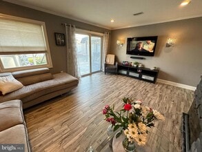 31 Briaroot Ln in Levittown, PA - Building Photo - Building Photo