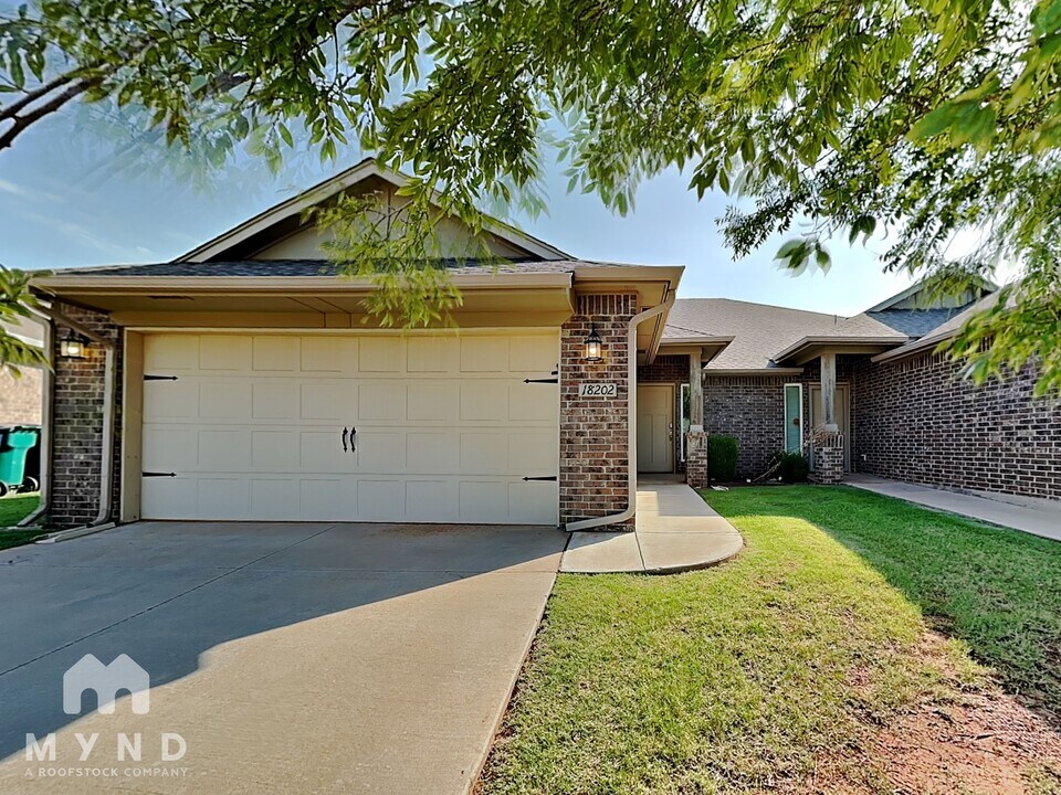 18202 Manera Wy in Edmond, OK - Building Photo