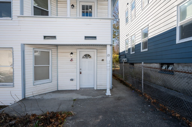 13 Seward St in Worcester, MA - Building Photo - Building Photo