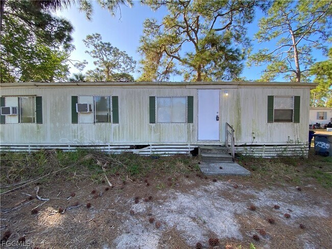 7535 McDaniel Dr in North Fort Myers, FL - Building Photo - Building Photo
