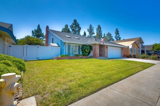 17521 Hada Dr in San Diego, CA - Foto de edificio - Building Photo