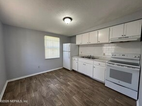 3254 Phyllis St in Jacksonville, FL - Building Photo - Building Photo