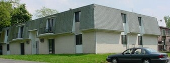 395 N Mecca St, Unit 1 in Cortland, OH - Building Photo