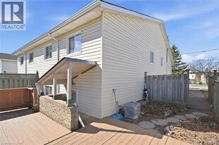 113 Commercial St in Welland, ON - Building Photo