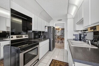 4200 N Ocean Dr in Riviera Beach, FL - Building Photo - Building Photo