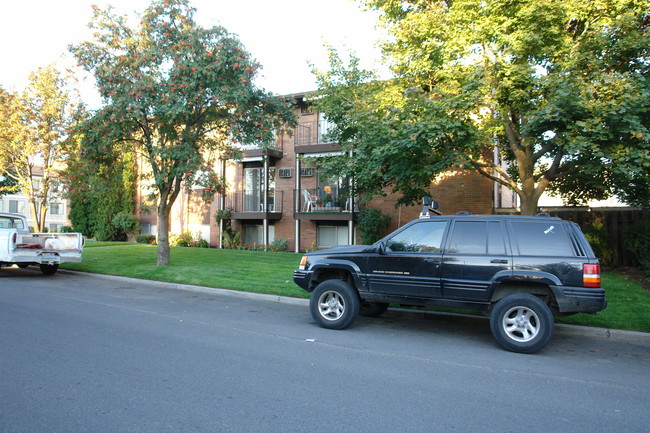 Mayfair Apartments in Spokane, WA - Building Photo - Building Photo