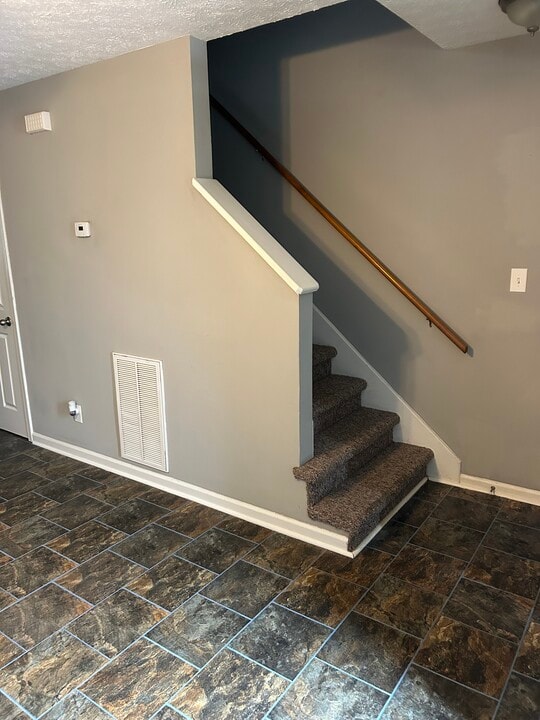 110 Creekwood Ave, Unit A in Bowling Green, KY - Foto de edificio