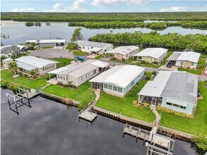 106 Lazy River Rd in Venice, FL - Building Photo - Building Photo