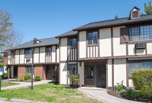 17 Eden Ct in Brookfield, CT - Building Photo