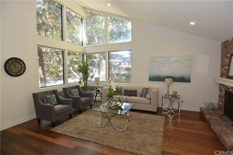 137 S Stonebrook Dr in Orange, CA - Foto de edificio - Building Photo