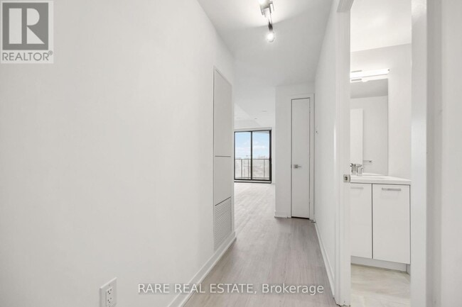 195 McCaul St in Toronto, ON - Building Photo - Building Photo