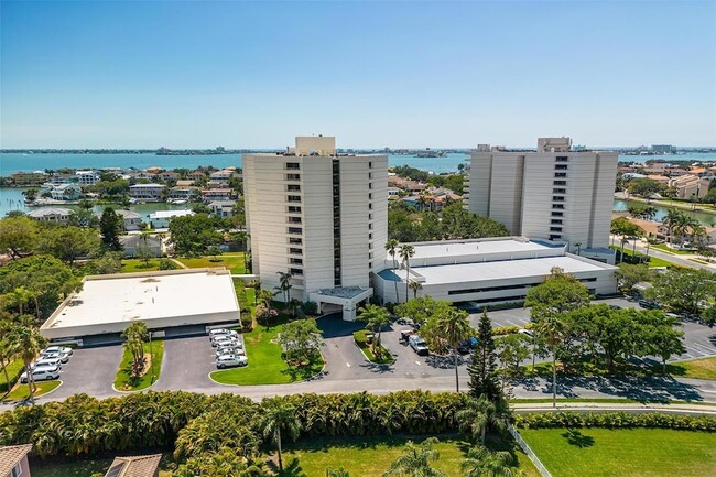 5940 Pelican Bay Plaza S, Unit 1204 in Gulfport, FL - Building Photo - Building Photo