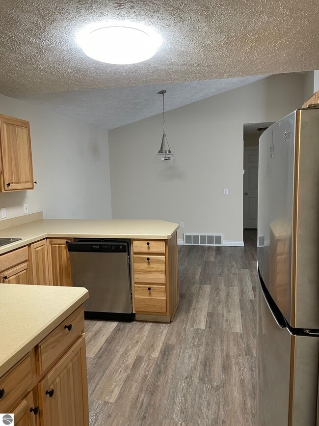 2964 Emerald Bluffs in Traverse City, MI - Building Photo - Building Photo