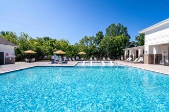 Hawthorne at Whitehall in Charlotte, NC - Foto de edificio - Building Photo