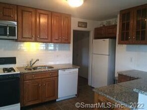 44 Grasmere Ave in Fairfield, CT - Building Photo - Building Photo