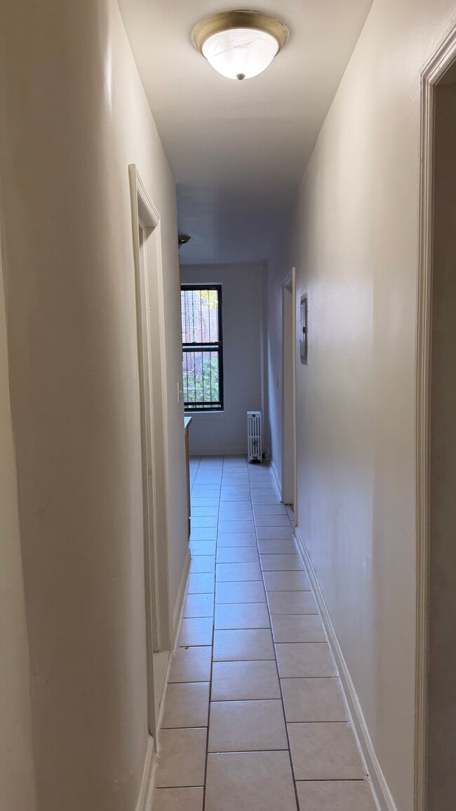 444 Essex St in Brooklyn, NY - Building Photo - Building Photo