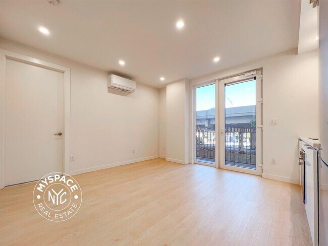 280 Meeker Ave-Unit -608 in Brooklyn, NY - Foto de edificio - Building Photo