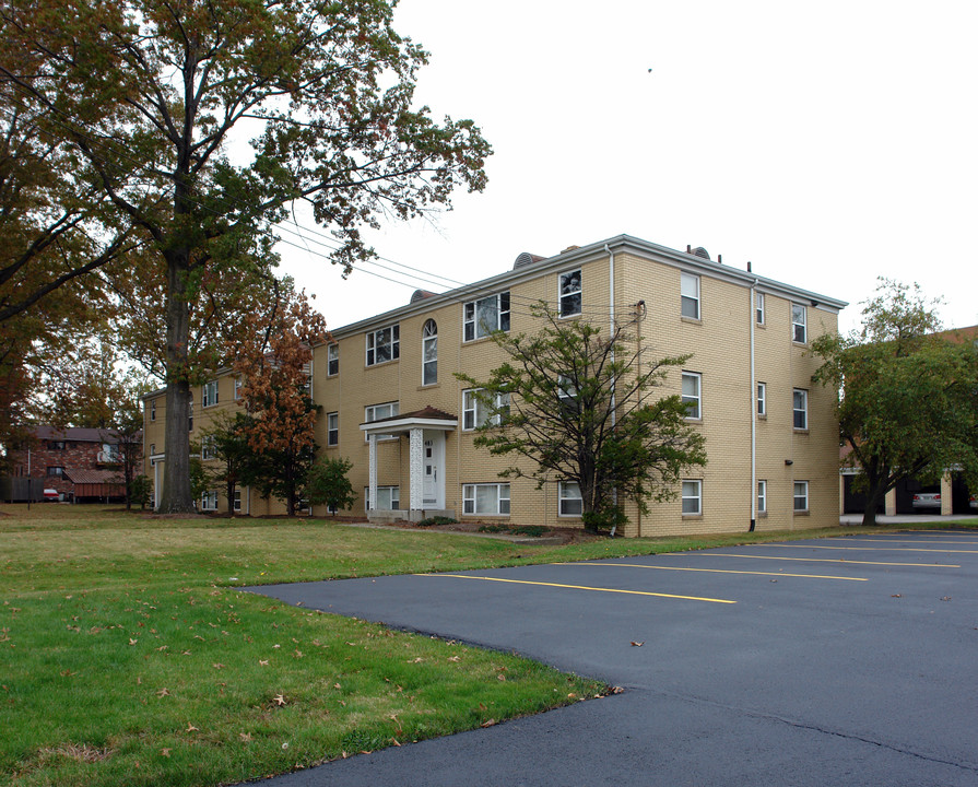 475-483 Gypsy Ln in Youngstown, OH - Building Photo