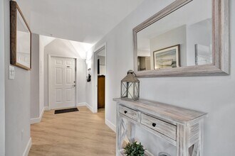 400 Uno Lago Dr in North Palm Beach, FL - Building Photo - Building Photo
