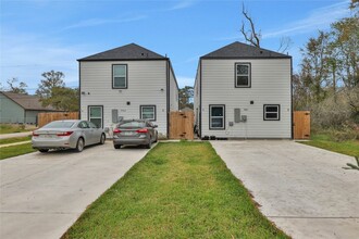 9405 Madera Rd, Unit B in Houston, TX - Building Photo - Building Photo