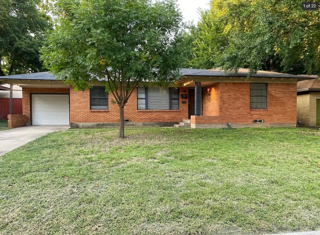 1413 W Tucker Blvd