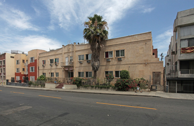 830 S Westlake Ave in Los Angeles, CA - Foto de edificio - Building Photo