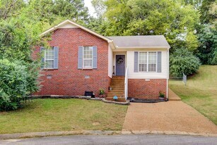 2701 Airwood Dr in Nashville, TN - Building Photo