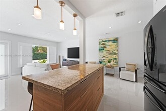 6371 SW 23rd St in Miami, FL - Building Photo - Building Photo