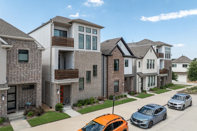 Commodore at Preston in Plano, TX - Foto de edificio - Building Photo