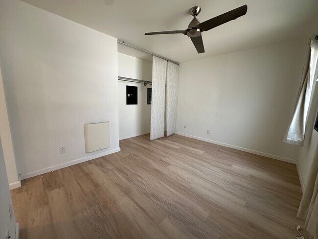 3 Embarcadero W, Unit 343 in Oakland, CA - Building Photo - Building Photo
