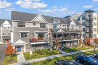 Excelsior Park Townhomes in Saratoga Springs, NY - Foto de edificio - Building Photo