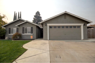 12106 Washington Rd in Waterford, CA - Building Photo