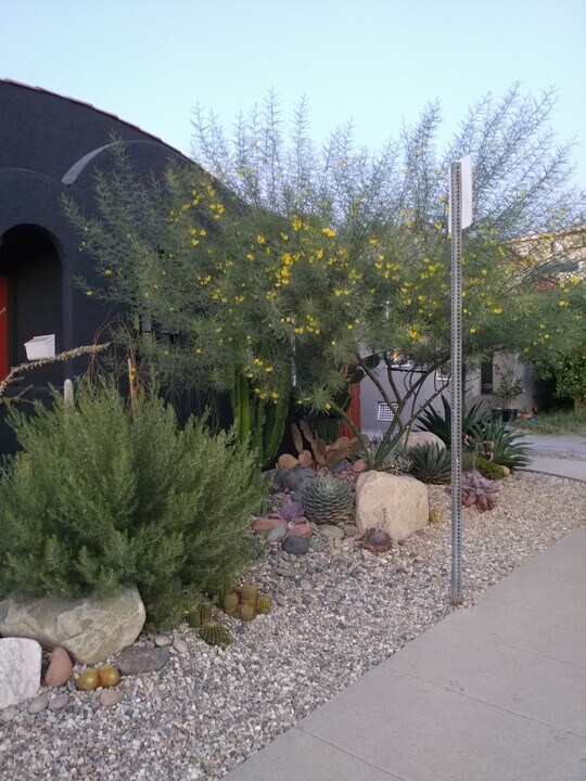 4517 Gilbert Pl in Los Angeles, CA - Building Photo