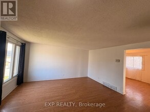 106 Hillmer Rd in Cambridge, ON - Building Photo - Building Photo