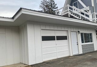 84 Tuttle Ln, Unit Garage in Greenland, NH - Foto de edificio - Building Photo