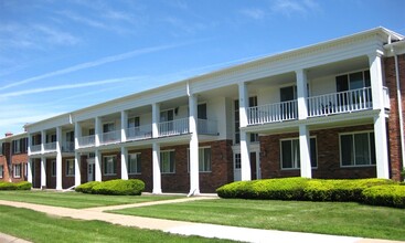 The Haven at Grosse Pointe in Harper Woods, MI - Foto de edificio - Building Photo