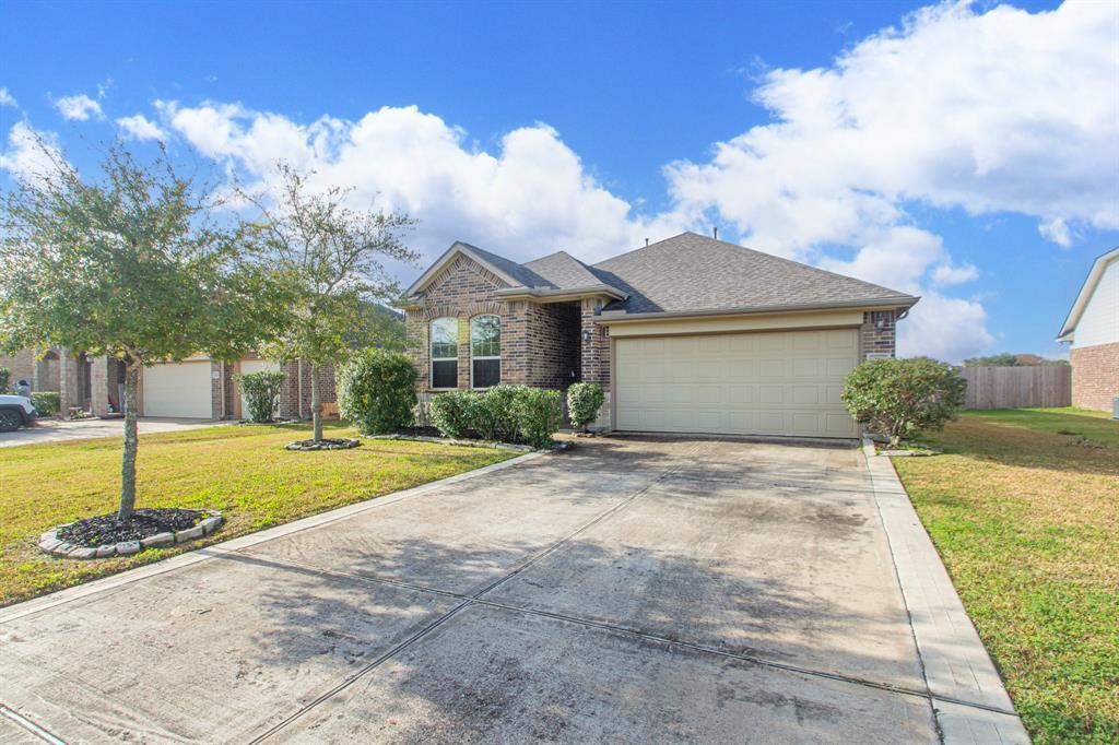 218 Harbor Bend Ln in Dickinson, TX - Foto de edificio