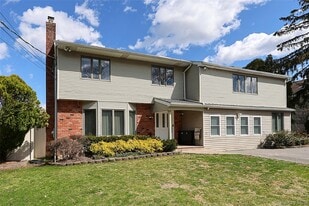 11 Otsego Ave in Dix Hills, NY - Building Photo