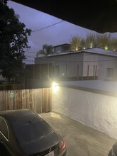 8975 Shoreham Dr, Unit Guestcottage in Los Angeles, CA - Building Photo - Building Photo